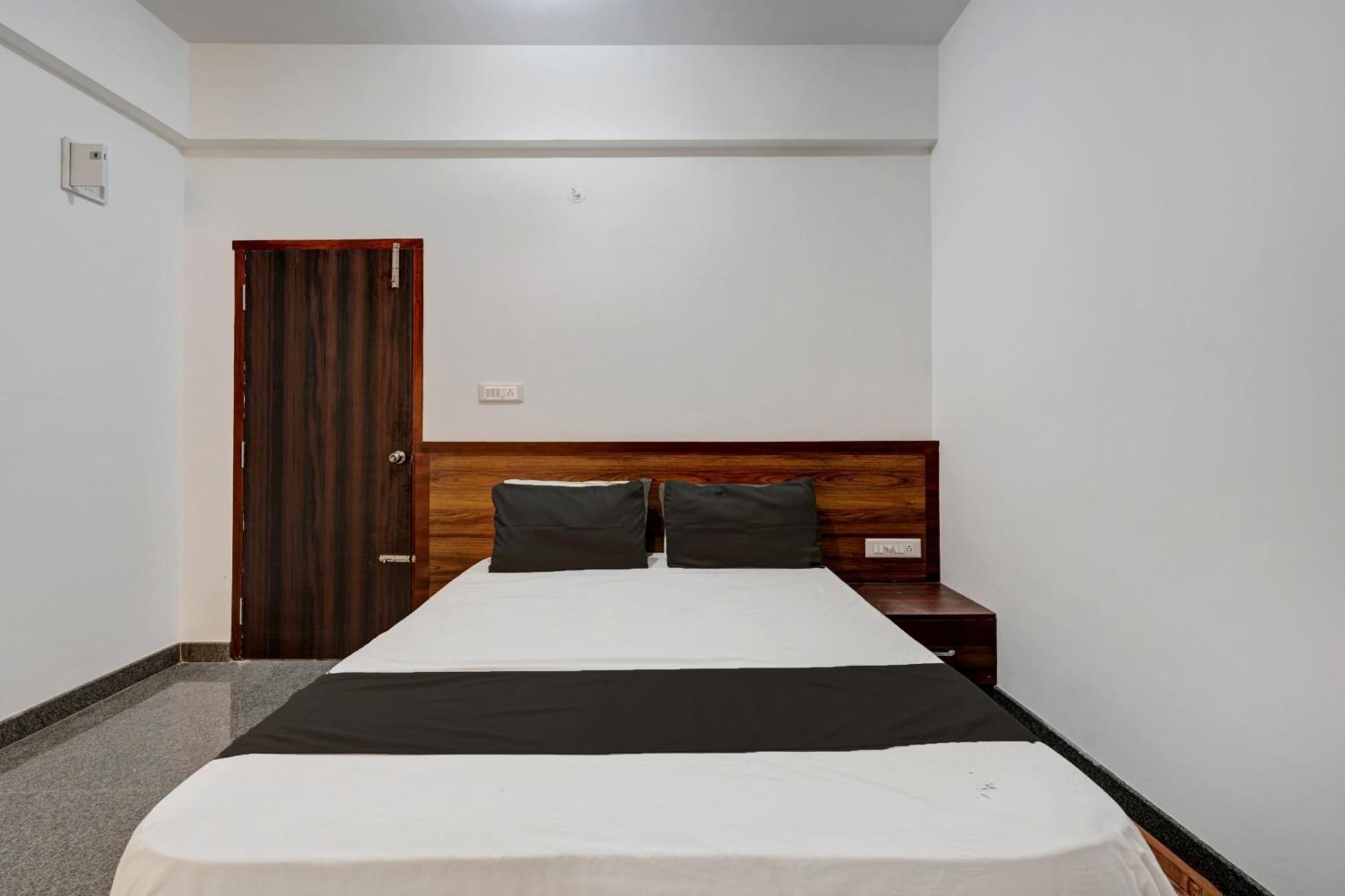 Oyo Hotel Bungalow Inn Lodging & Boarding Bangalore Exterior foto
