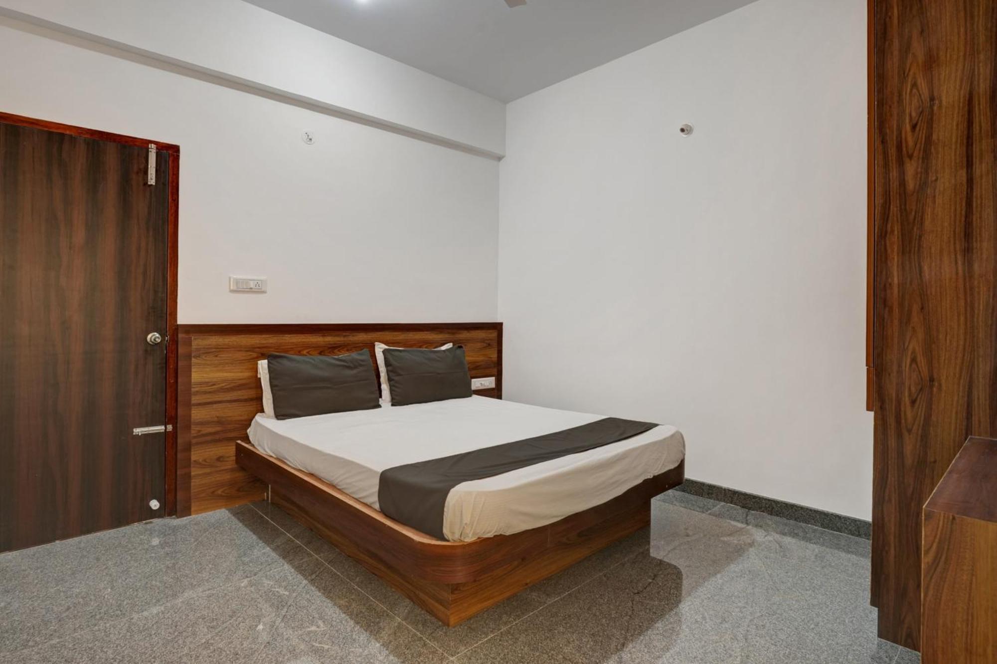 Oyo Hotel Bungalow Inn Lodging & Boarding Bangalore Exterior foto