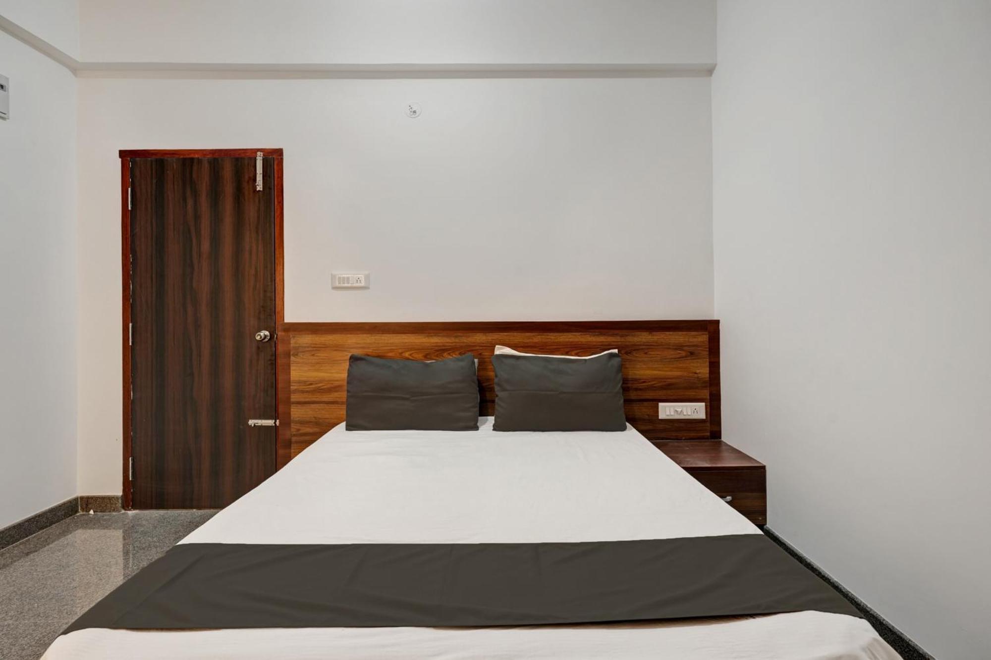 Oyo Hotel Bungalow Inn Lodging & Boarding Bangalore Exterior foto
